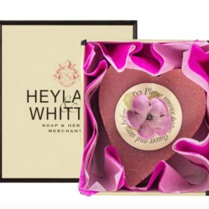 romantische Rose Seife herzförmig in Geschenkbox 40g - von HEYLAND & WHITTLE
