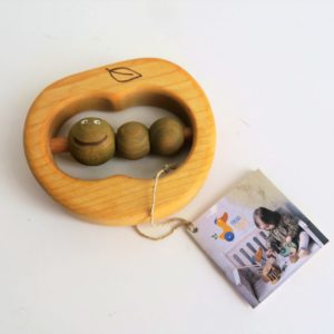 Raupe Baby Rassel, Holz Rassel Spielzeug, Holzspielzeug handgemacht von FRIENDLY TOYS