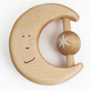 Mond Baby Rassel, Holz Rassel Spielzeug, Holzspielzeug handgemacht von FRIENDLY TOYS